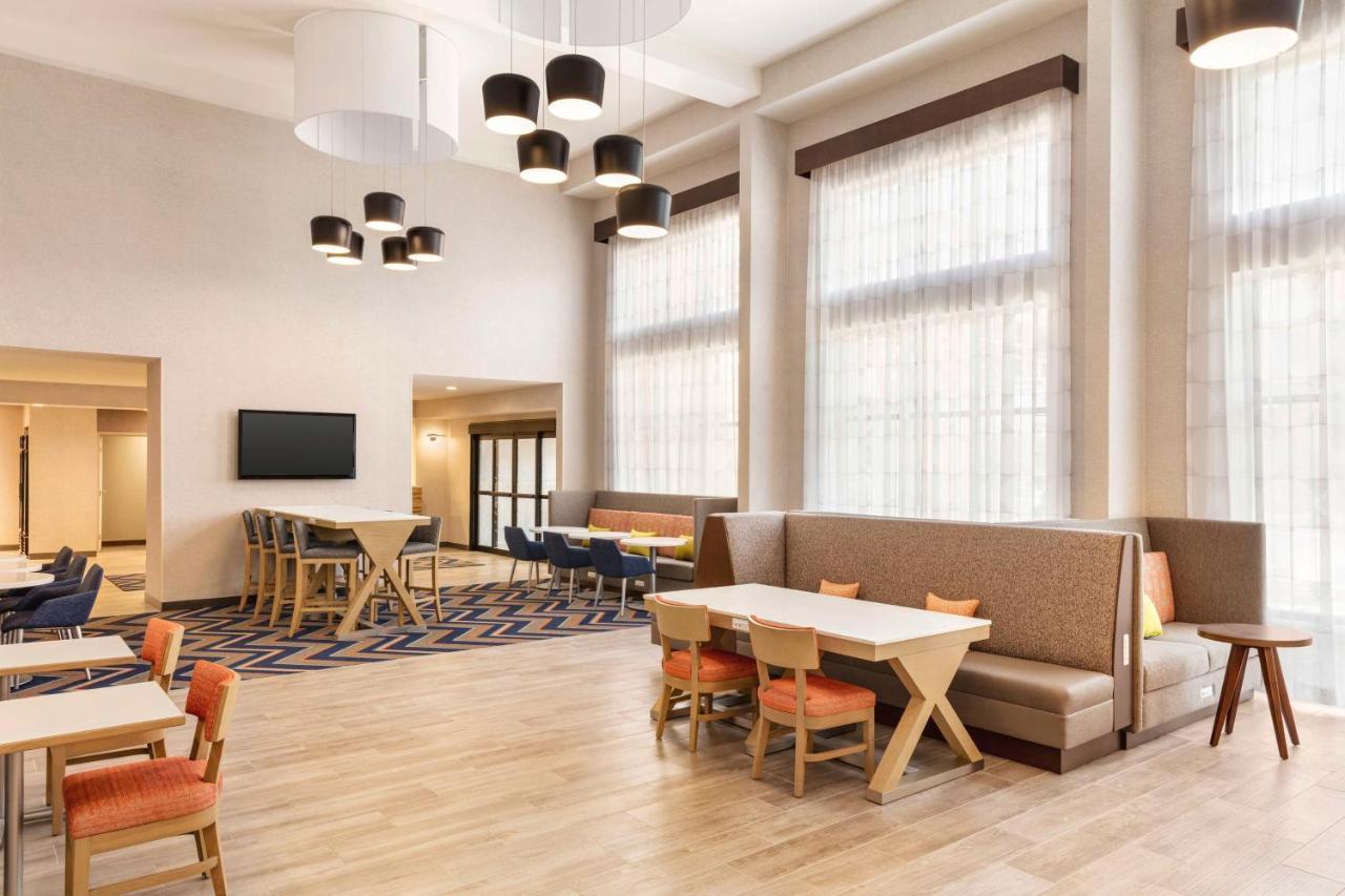 Hampton Inn & Suites Вальпараисо Экстерьер фото